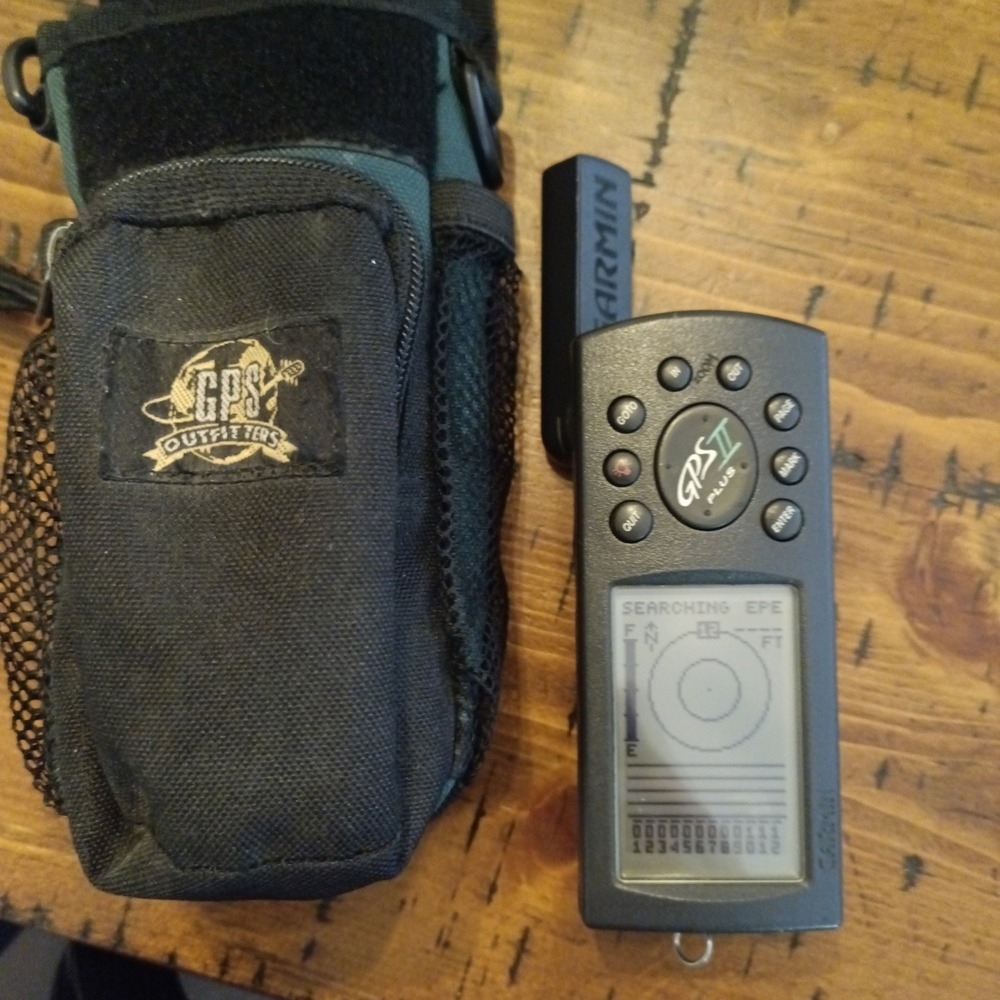Garmin GPS II Plus Handheld GPS Navigator Fishing Hunt Outdoor Navigation a1